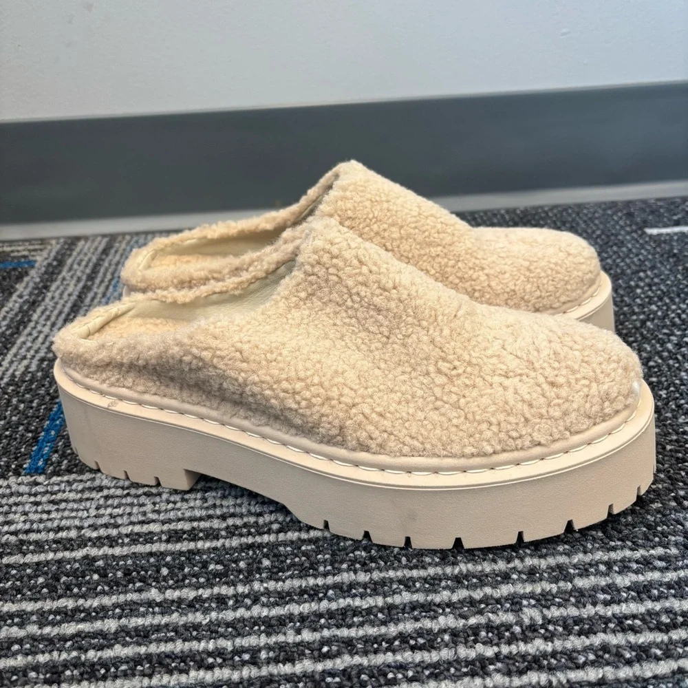 Pilcro Anthropologie Chunky Sherpa Clogs Platform slip on NWOT